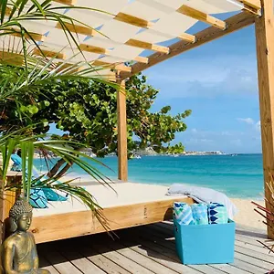  Apartment Coco Beachfront Paradise