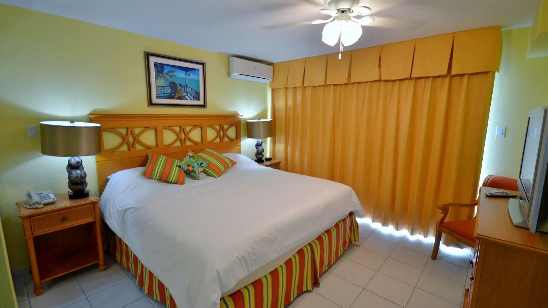 The Atrium Beach Resort And Spa, Ascend Hotel Collection シンプソン・ベイ