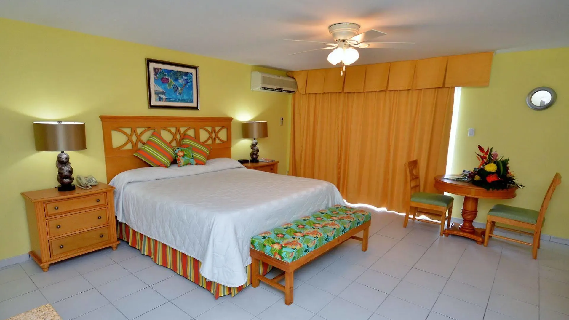 The Atrium Beach Resort And Spa, Ascend Hotel Collection シンプソン・ベイ 4*,  シント・マールテン