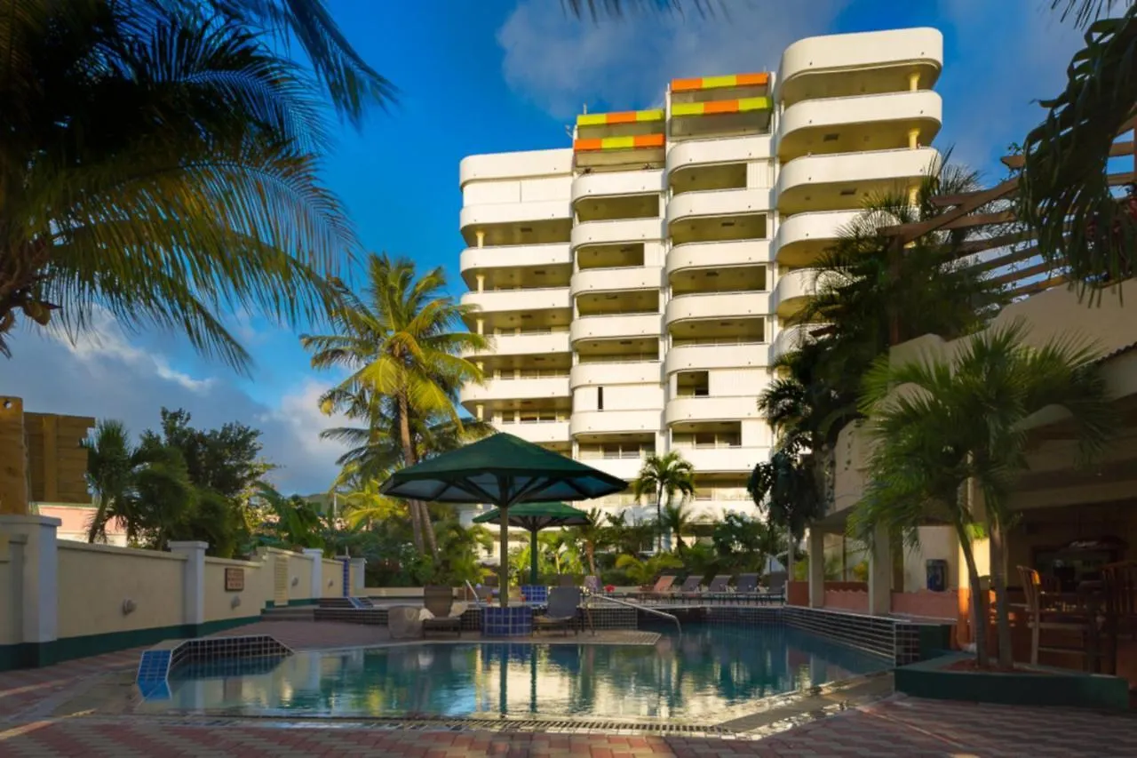 The Atrium Beach Resort And Spa, Ascend Hotel Collection シンプソン・ベイ